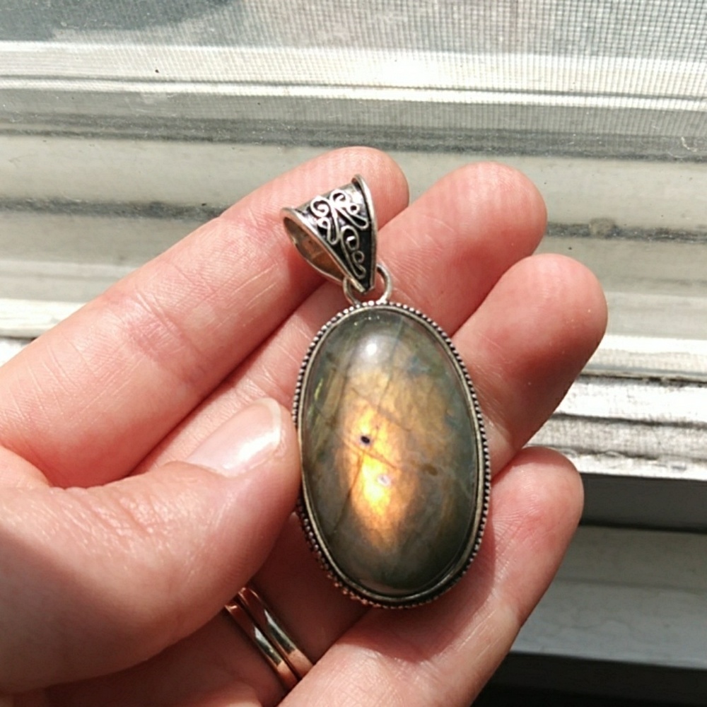 ✨Labradorite Pendant✨